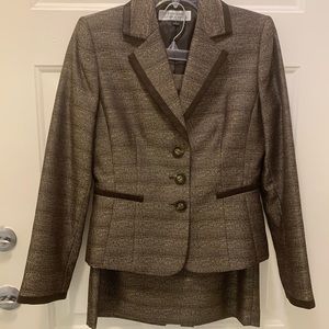 Tahari Metallic Tweed Size 4 2 Piece Suit Skirt